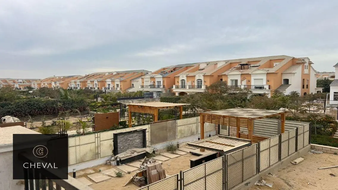 Invest in a luxurious property with private garden and balcony