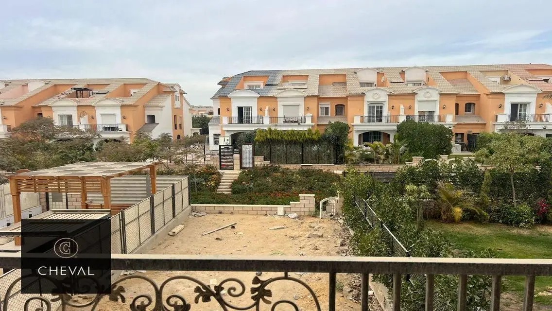 Invest in a luxurious property with private garden and balcony
