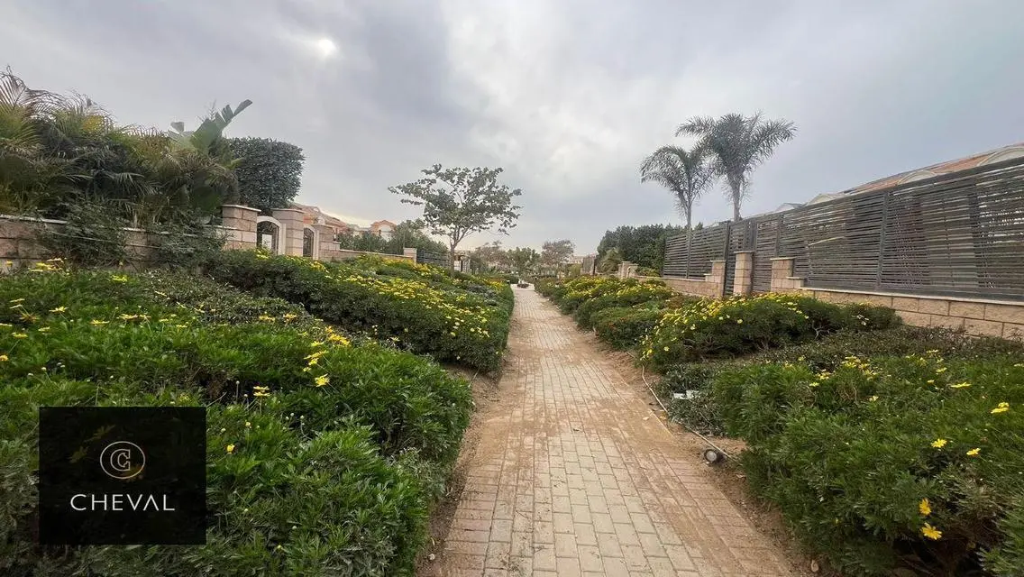 Invest in a luxurious property with private garden and balcony