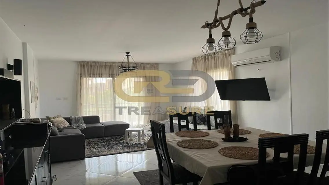 شقة فاخرة للبيع في TREASURE بسعر مغري