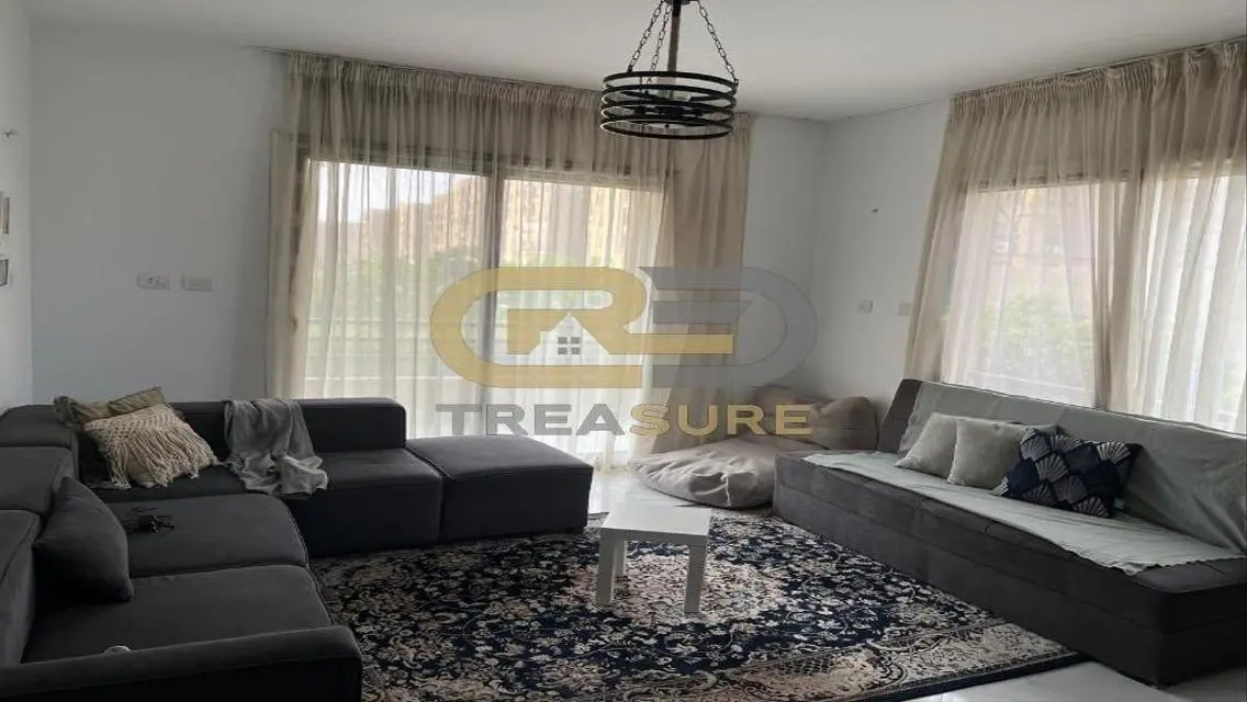 شقة فاخرة للبيع في TREASURE بسعر مغري
