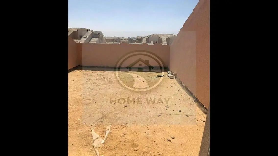 فيلا فاخرة بإطلالة على البحيرات مع حديقة خاصة