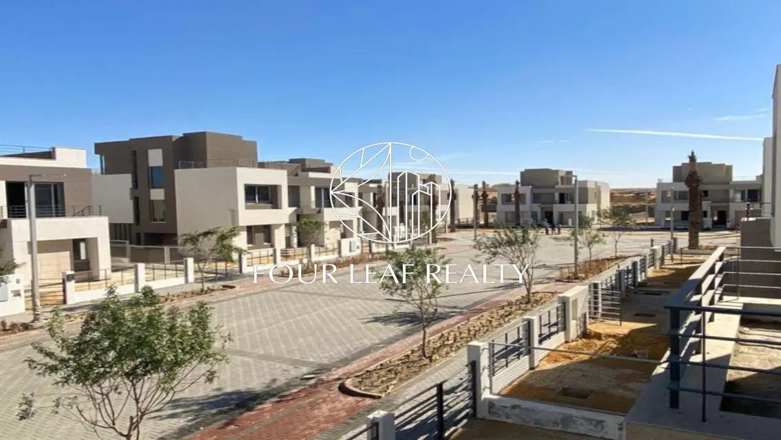 Luxurious Property for Sale with Stunning Views and Spacious Layout
