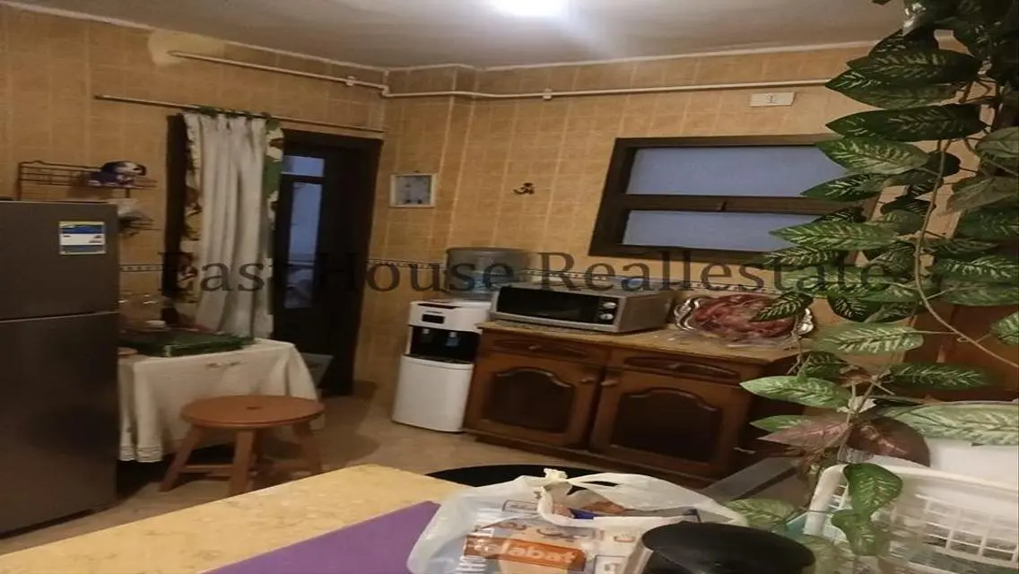 شقة فاخرة للبيع تطل على معلم رئيسي