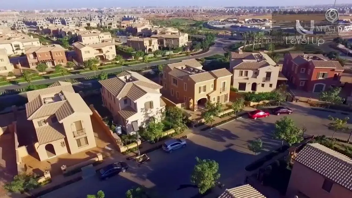 فرصة استثمارية رائعة - عقار بمساحة مميزة