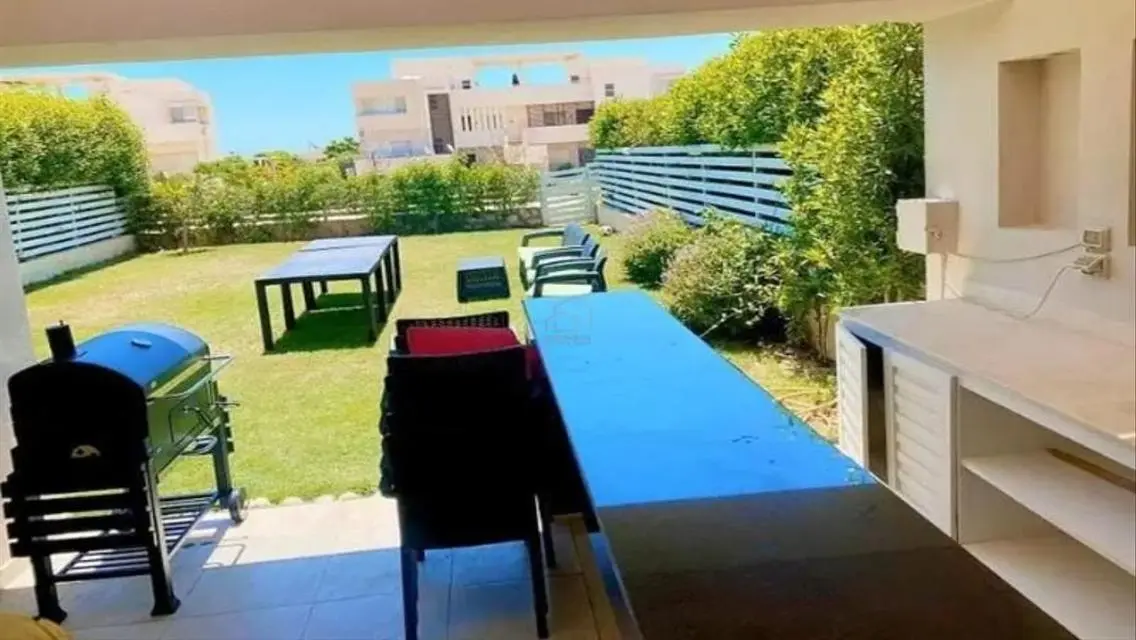 فيلا فاخرة للإيجار مع حديقة خاصة ومسبح