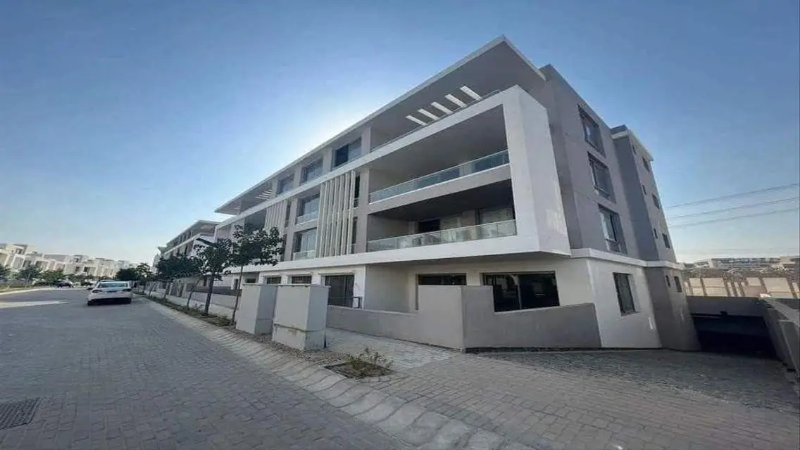 Luxury Villa for Sale with Stunning Views and Spacious Design