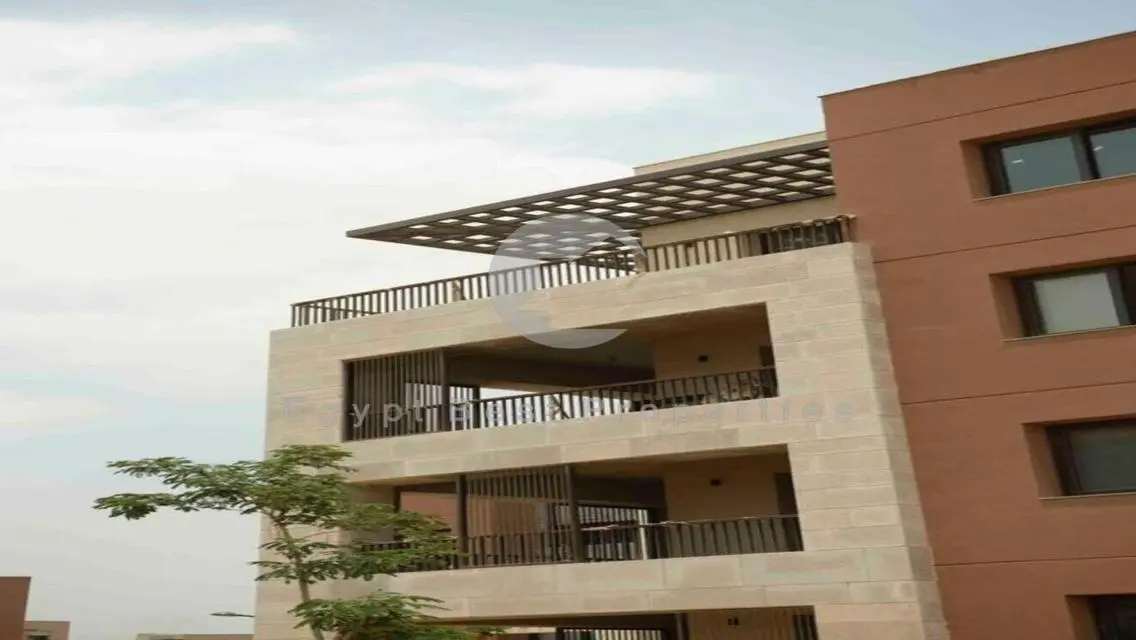 فيلا فاخرة مع مسبح خاص وحديقة خاصة للبيع