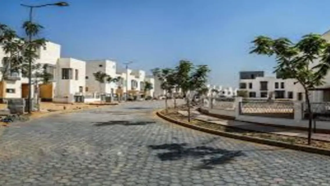 Luxurious 4-Bedroom Villa with Balcony and Stunning Views