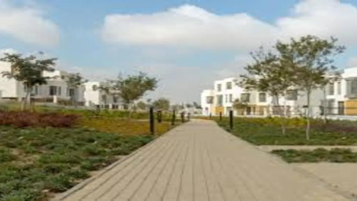 Luxurious 4-Bedroom Villa with Balcony and Stunning Views