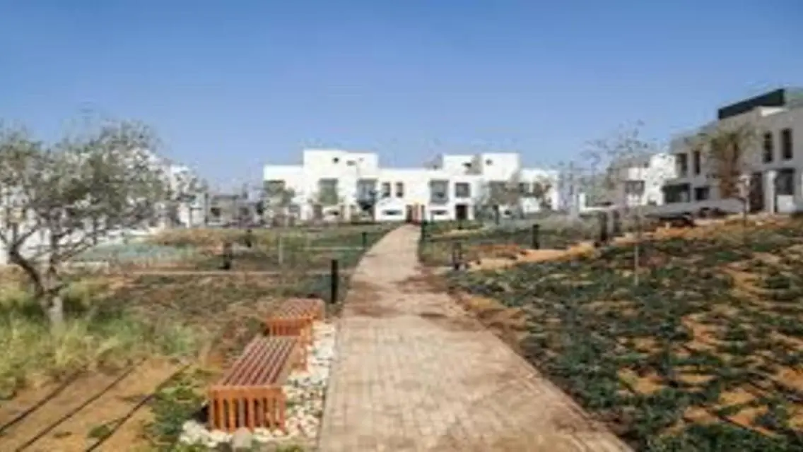 Luxurious 4-Bedroom Villa with Balcony and Stunning Views