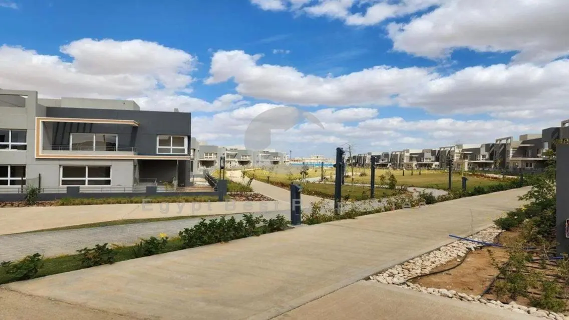 Luxury Villa with Spacious Property and Full Amenities for Sale