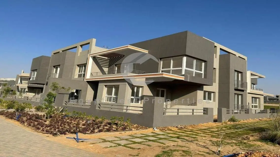 Luxury Villa with Spacious Property and Full Amenities for Sale