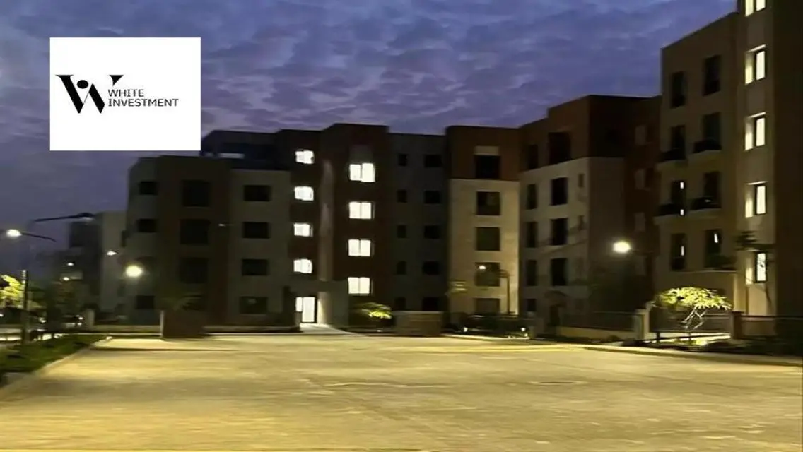 Luxury 3-Bedroom Apartment with Lake View