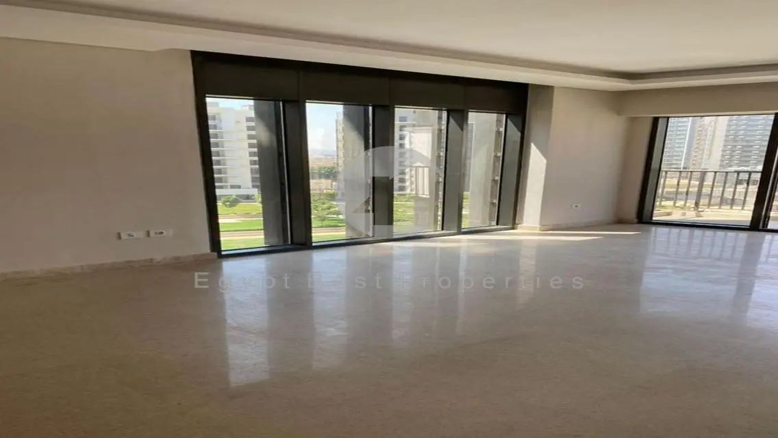 Luxury Villa for Sale with Prime Features