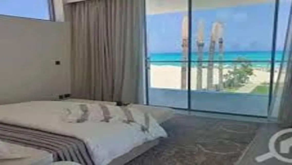 شقة فاخرة مطلة على بحيرات بمساحة 82 متر