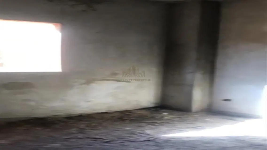 شقة مطلة على بحيرة للبيع