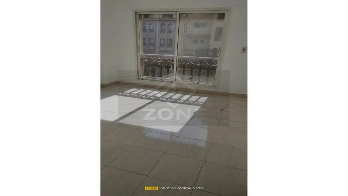 شقة فاخرة للإيجار في آيا زون