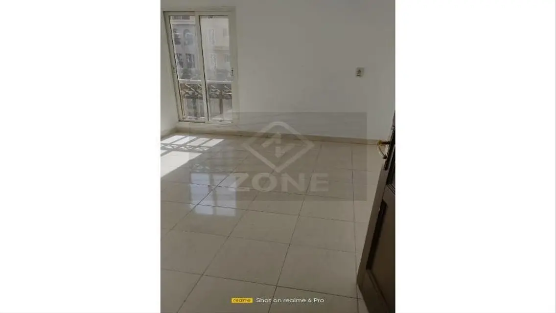 شقة فاخرة للإيجار في آيا زون