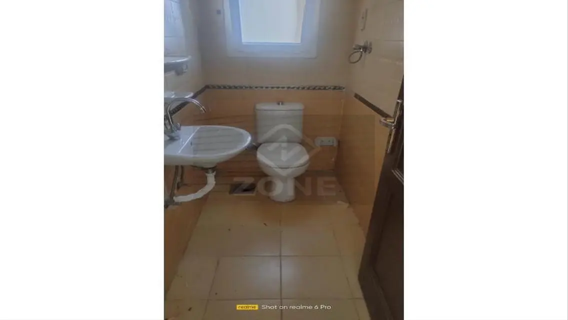 شقة فاخرة للإيجار في آيا زون