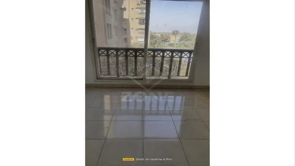 شقة فاخرة للإيجار في آيا زون
