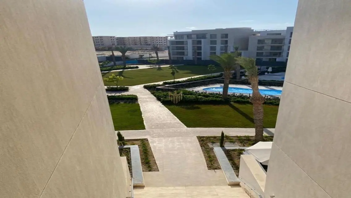 2 Bedroom Apartment with Stunning Lake View