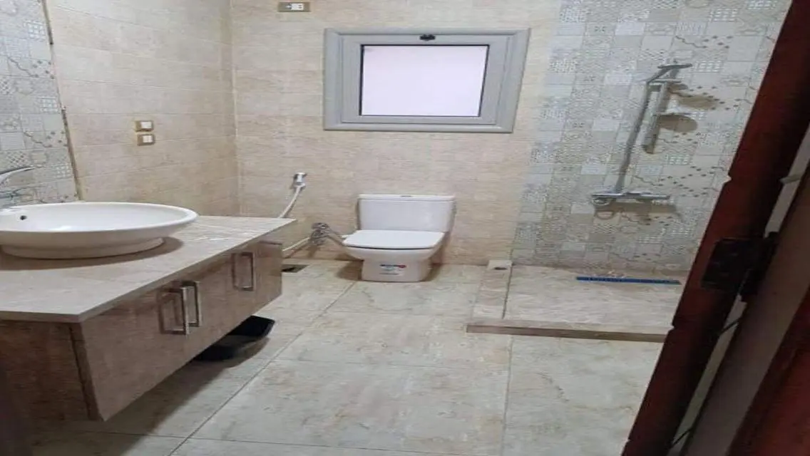 Luxury Apartment with Spacious Layout Overlooking a Landmark