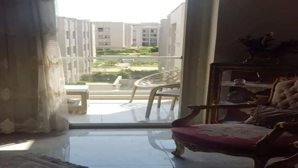Luxury Apartment with Spacious Layout Overlooking a Landmark