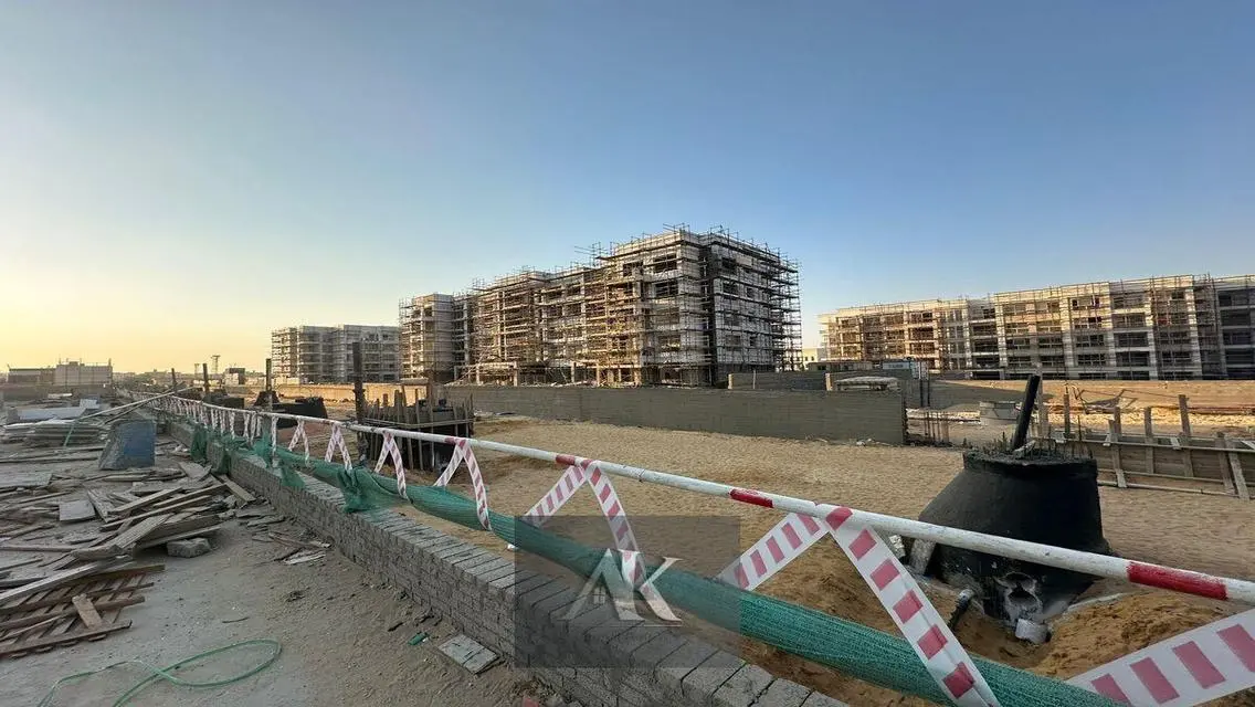 عقار فاخر بمساحة 860 متر مع جميع المرافق