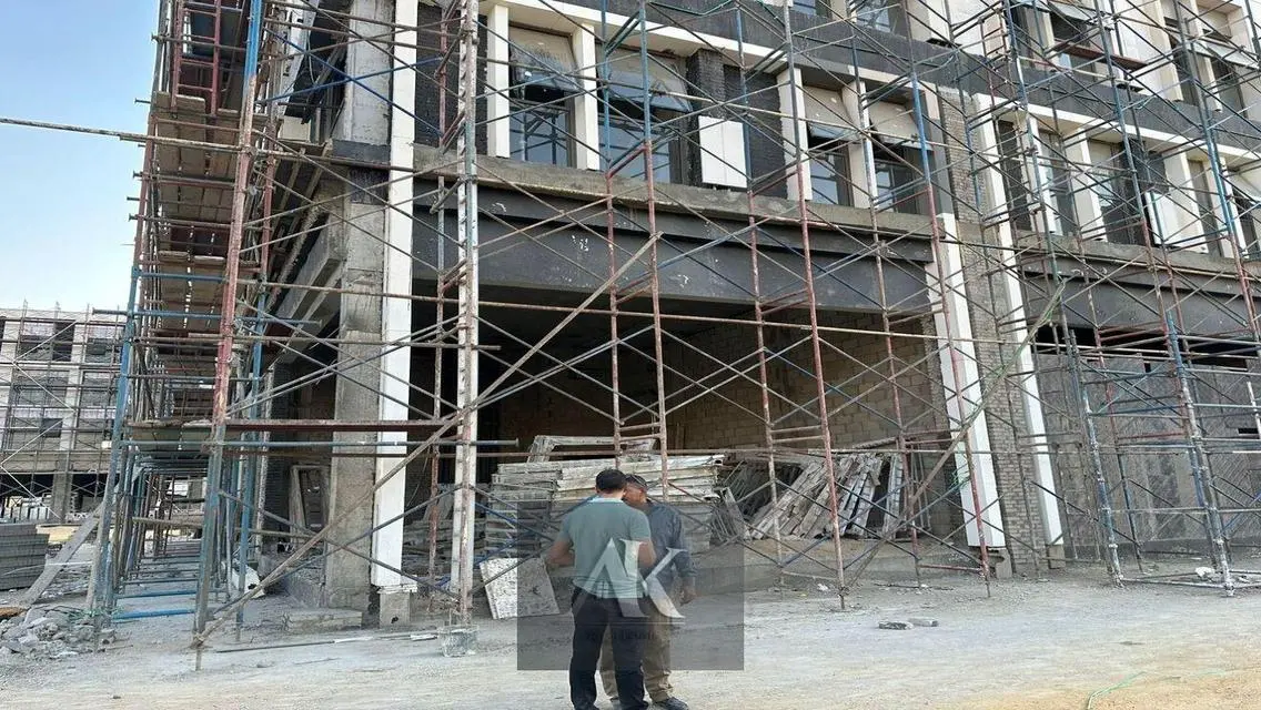 عقار فاخر بمساحة 860 متر مع جميع المرافق
