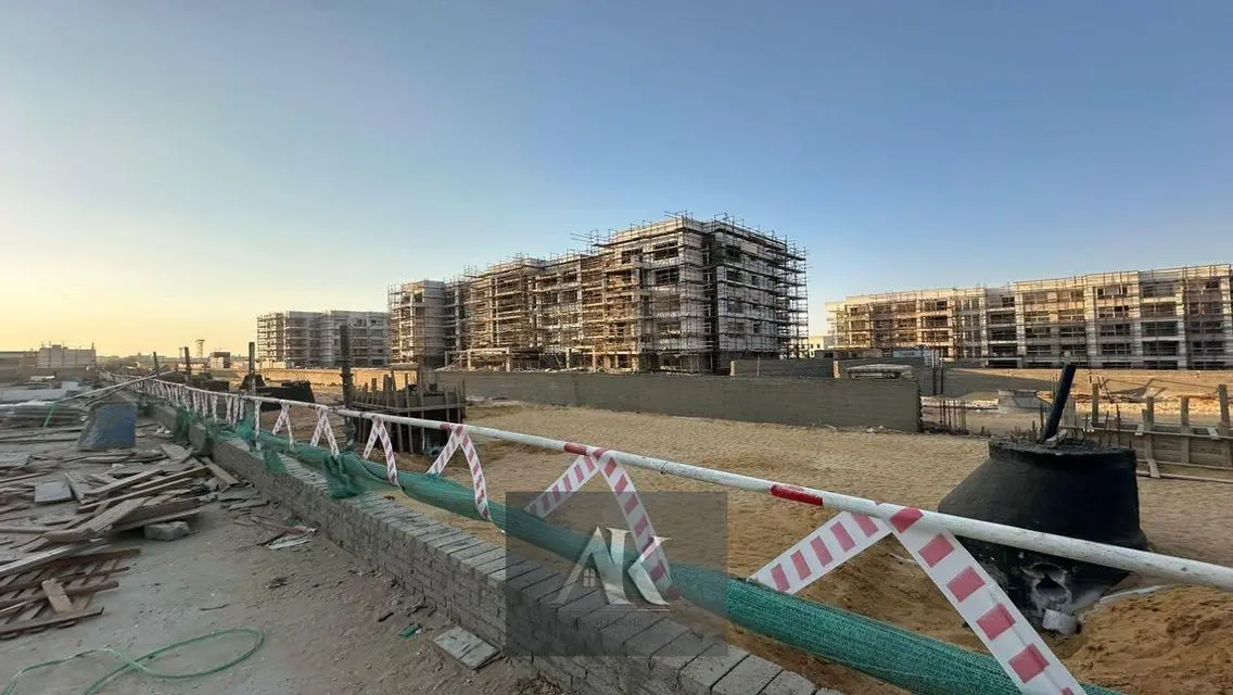 عقار فاخر بمساحة 860 متر مع جميع المرافق
