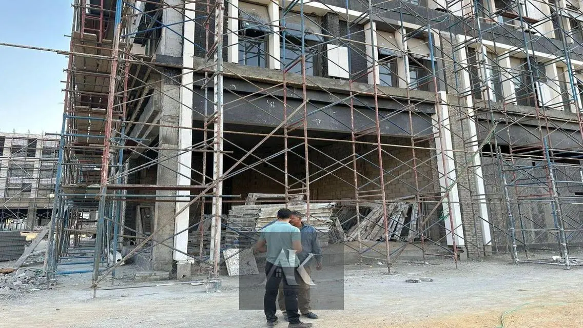 عقار فاخر بمساحة 860 متر مع جميع المرافق