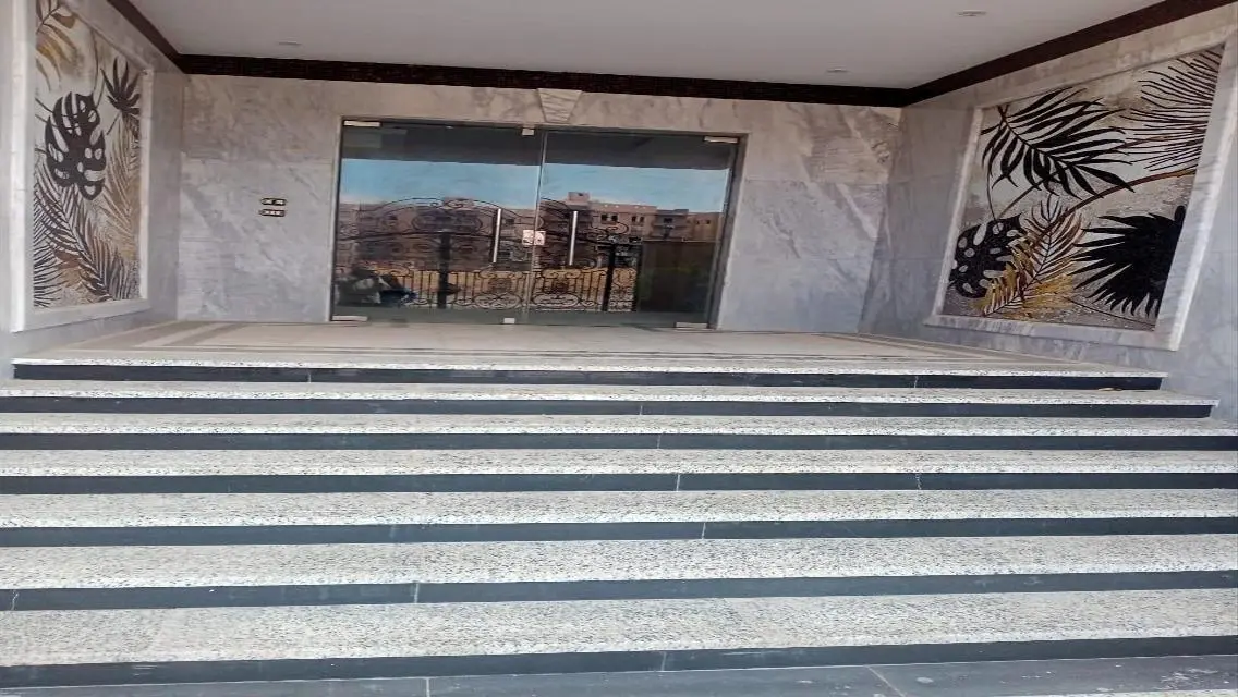 شقة فاخرة للإيجار مع شرفة