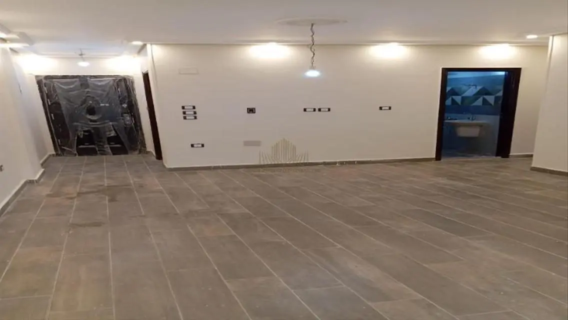 شقة حديثة في هايد بارك مع شرفة
