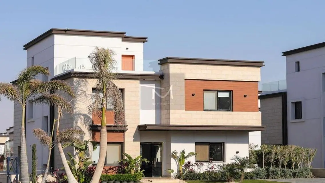 Luxurious Apartment with Balcony and Shared Pool in the Heart of the City
