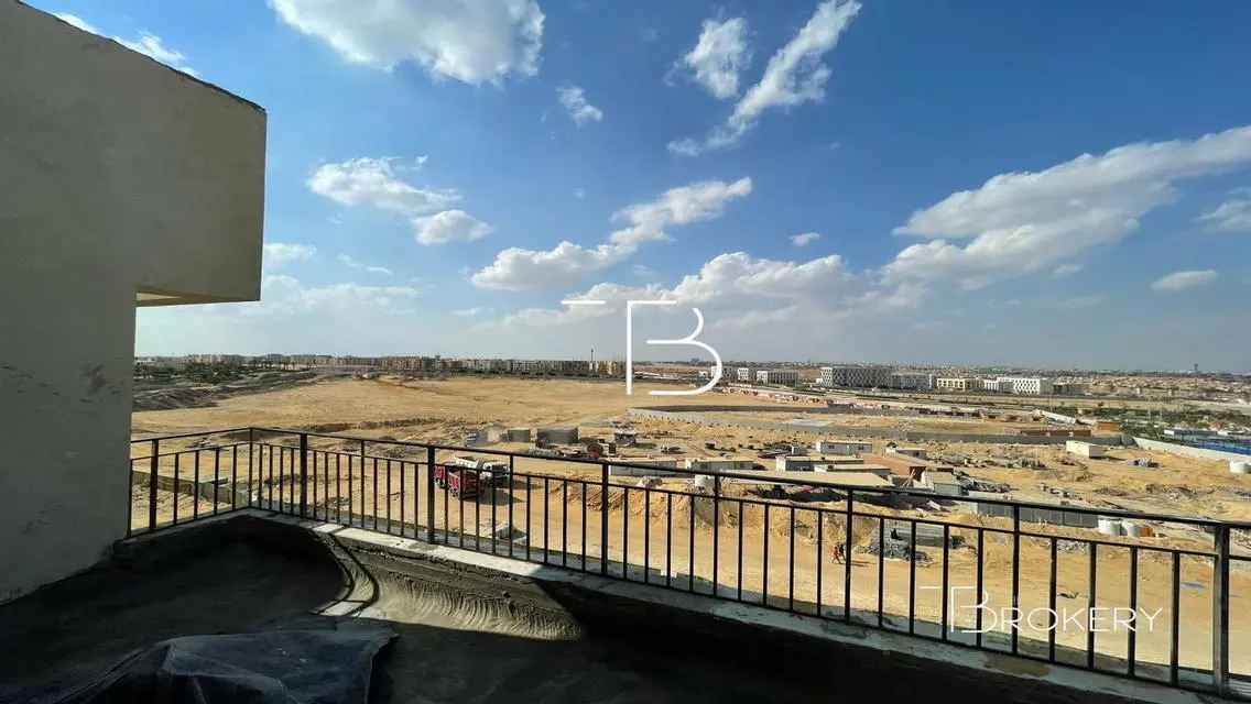 شقة فاخرة في أو ويست مع إطلالة مباشرة على النادي