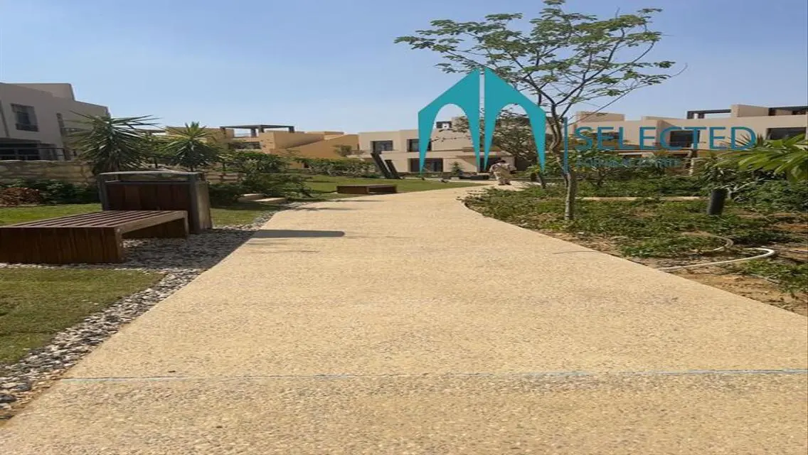 شقة مميزة مع شرفة للبيع