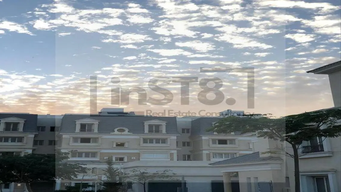 فيلا فاخرة للبيع مع حديقة ومسبح خاص