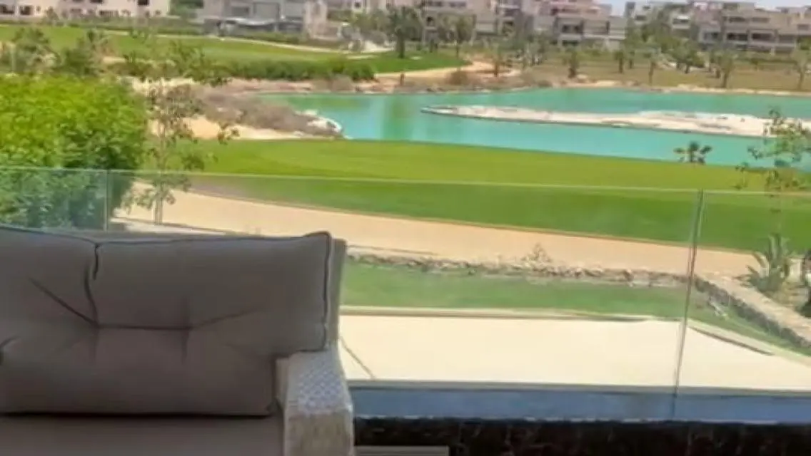 Luxury Apartment Overlooking Lakes