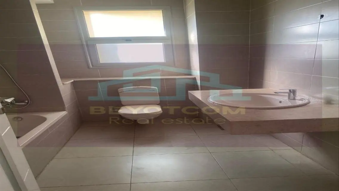 شقة فاخرة للايجار مع جميع المرافق