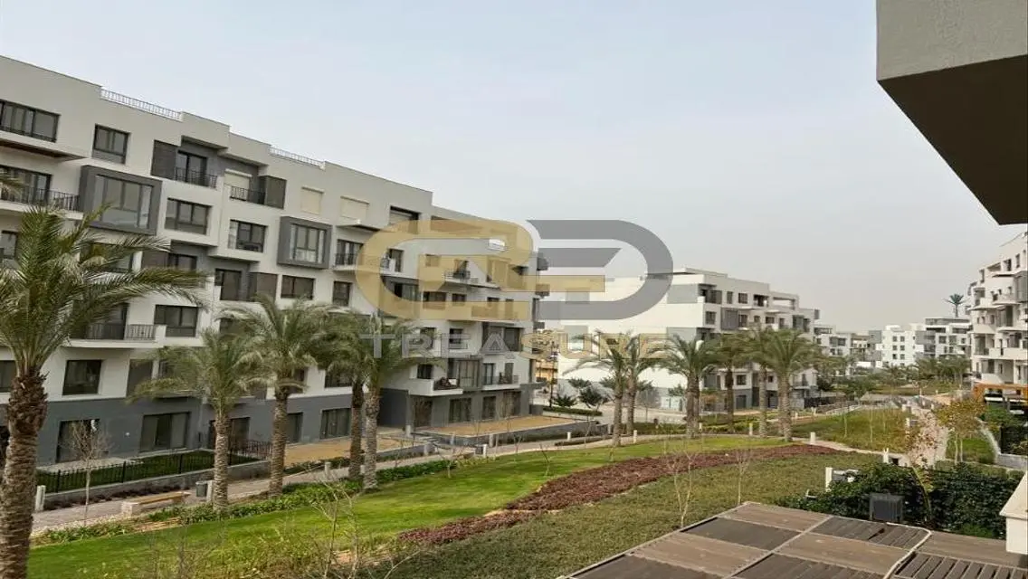 شقة رائعة بمساحة 1000 متر مع شرفة وحارس أمن