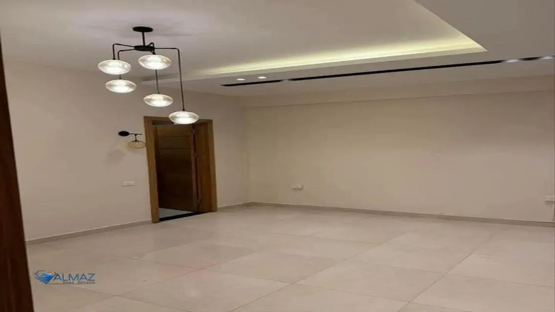 شقة رائعة للبيع في المنطقة E8508