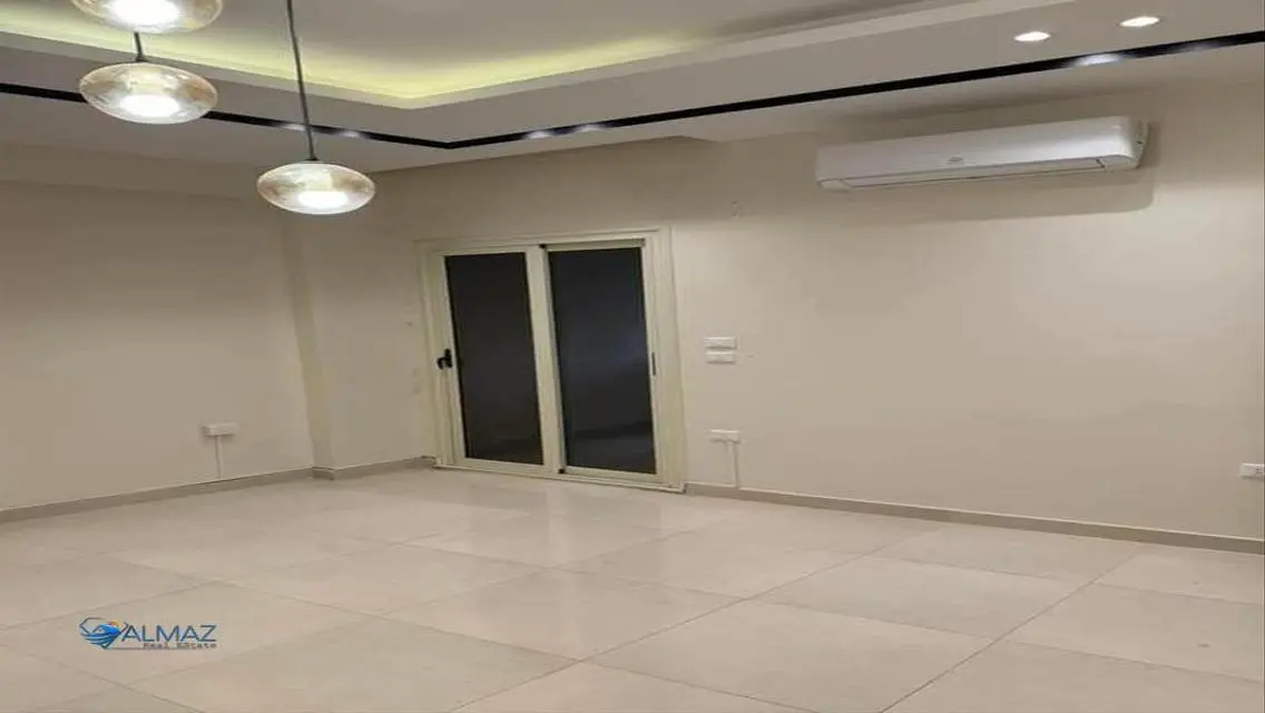 شقة رائعة للبيع في المنطقة E8508