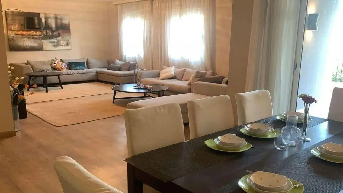 Luxury Villa for Sale with Extensive Lake Views
