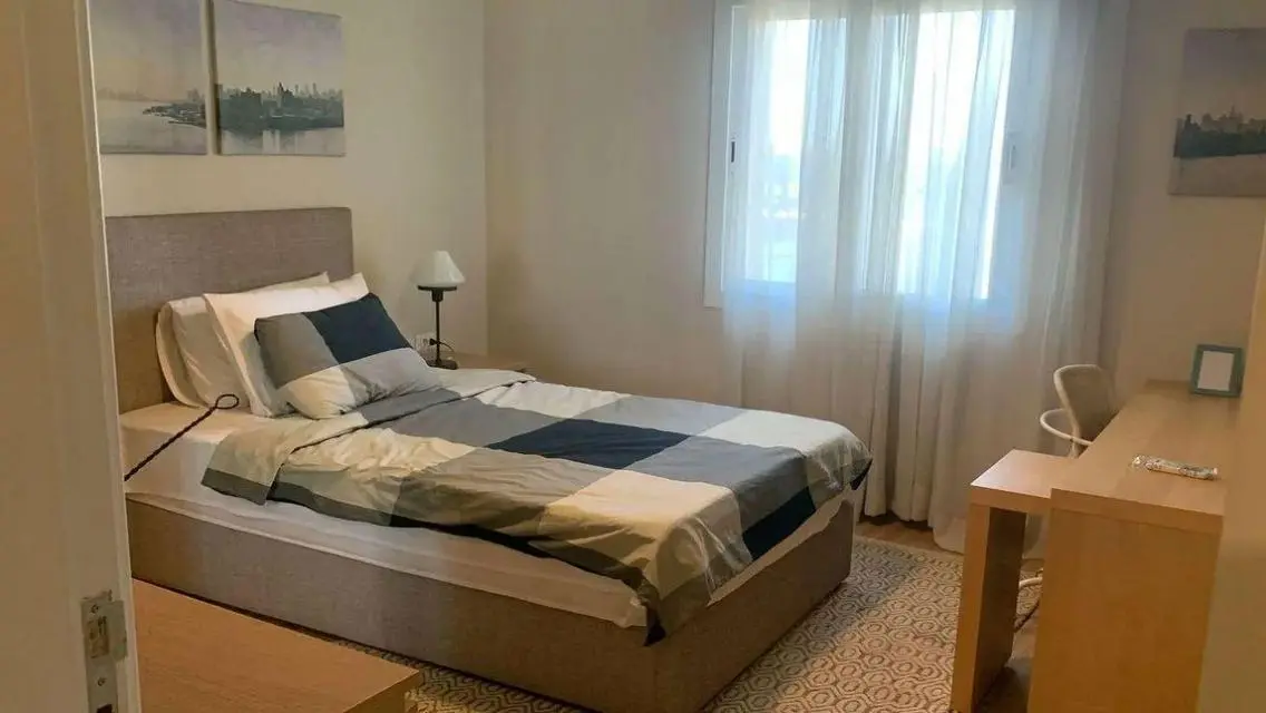 Luxury Villa for Sale with Extensive Lake Views