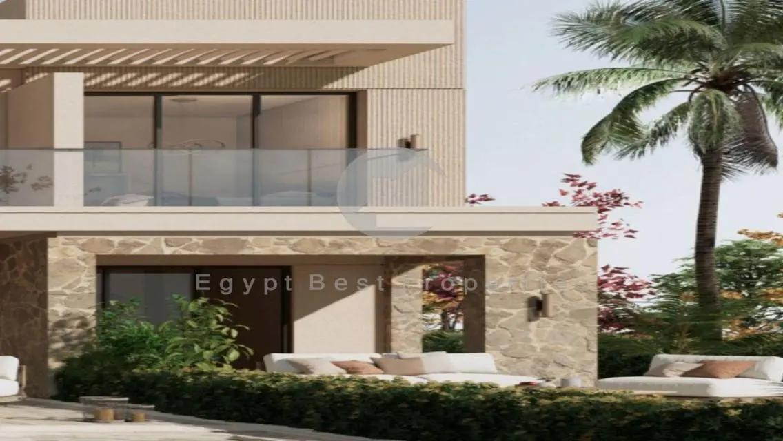 فيلا فاخرة للبيع بمسبح خاص وإطلالة رائعة
