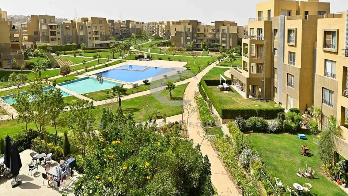 فيلا فاخرة للبيع مع إطلالة رائعة