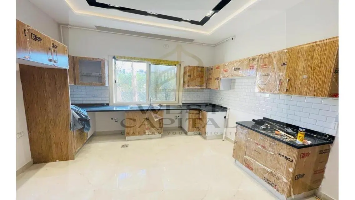 شقة فاخرة للبيع مع amenities متعددة