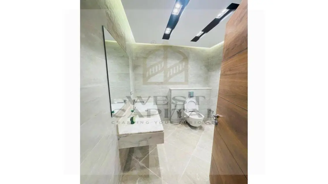 شقة فاخرة للبيع مع amenities متعددة
