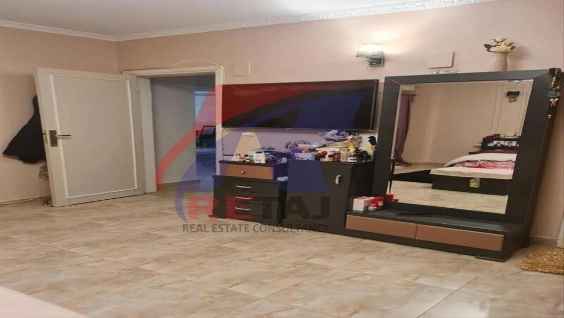 شقة فاخرة بـ 3 غرف نوم مع شرفة وحديقة خاصة